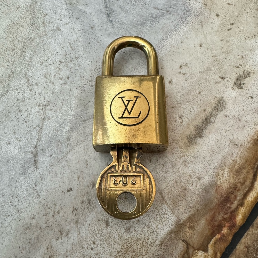 Listing for ONLY ONE 200 series Louis Vuitton Lock and Key - 203, 205 or 222 - Picture 8 of 13